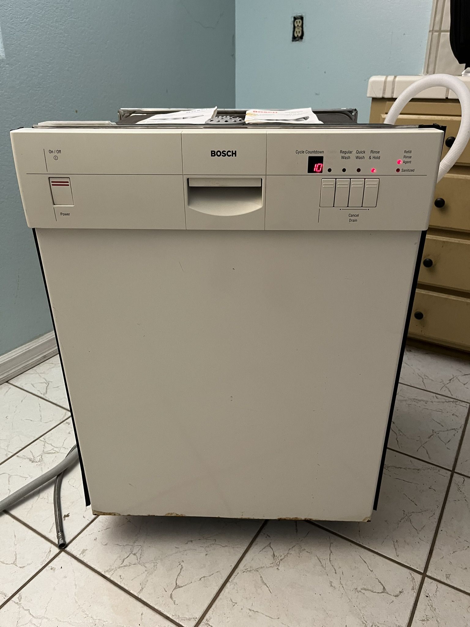 Bosch Dishwasher- Evolution 300 Series SHE43C02UC Full Console White