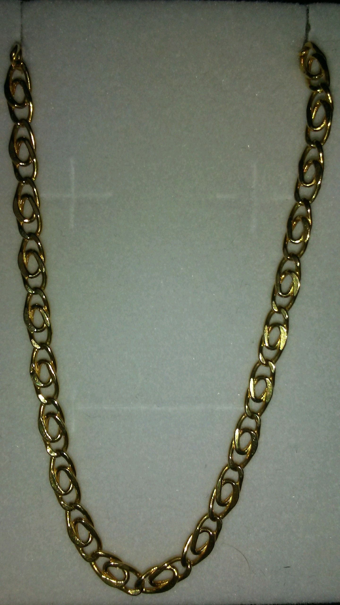 Beautiful! 18 carat gold chain.