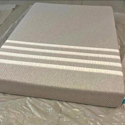 Leesa Original Hybrid Queen Mattress, in Excellent Condition!