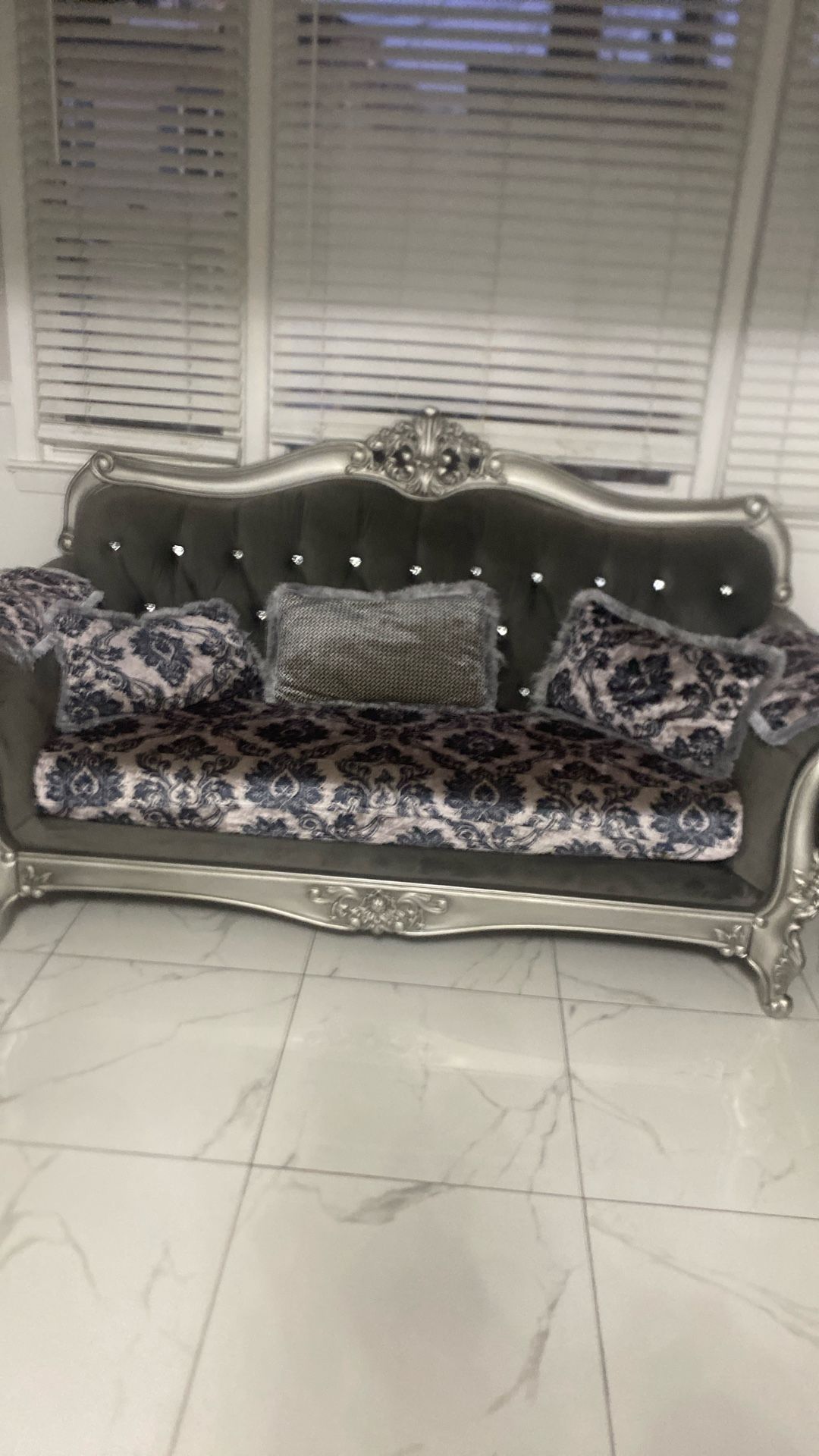 Traditional couches, two coffee tables, three-piece stoves