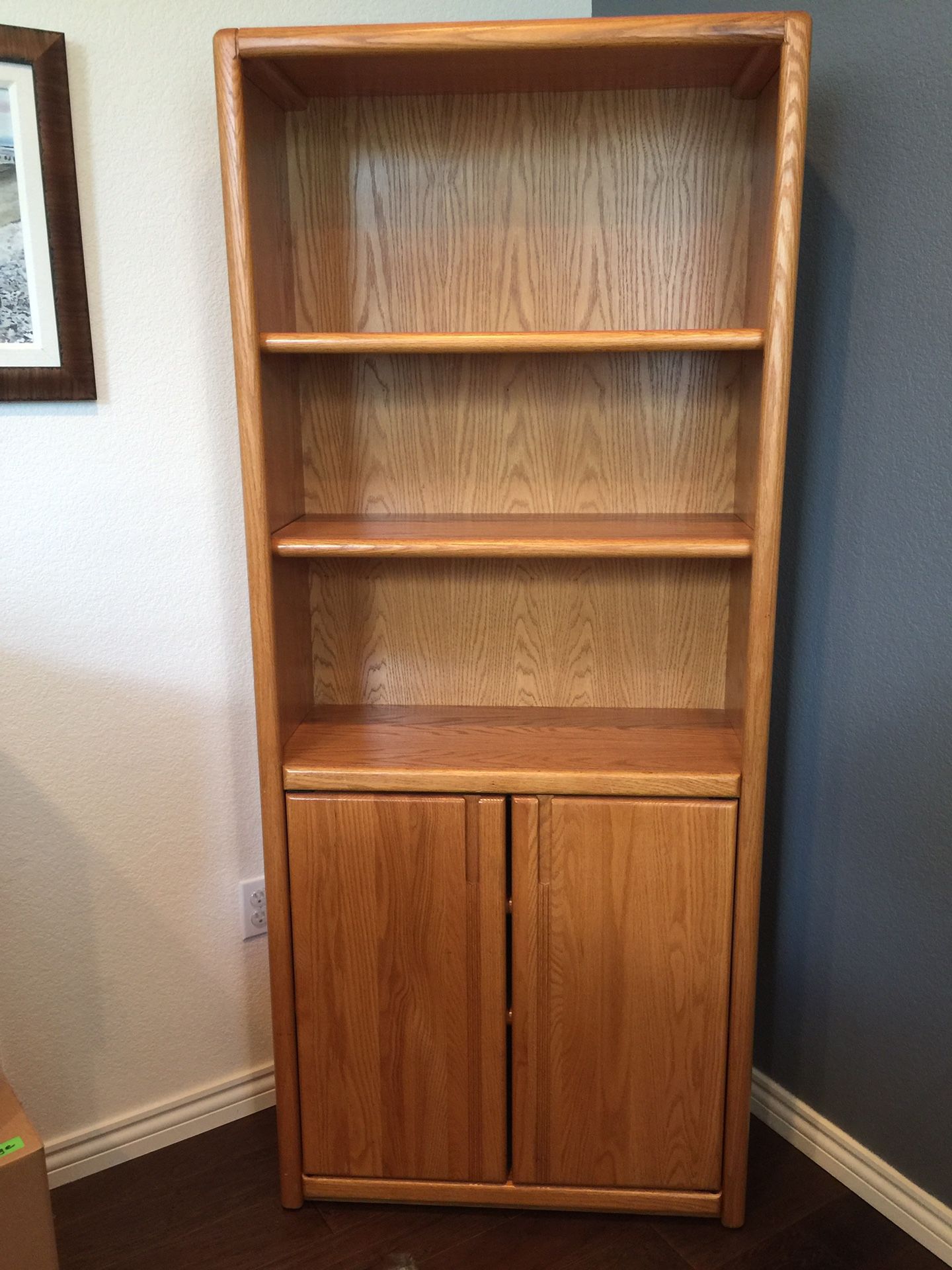 Free book shelf with 5 Moveable shelves.