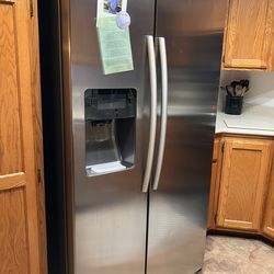 Samsung 25 CuFt Side by Side Stainless Steel Refrigerator