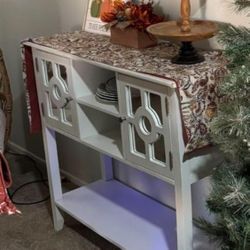 Entry Table With Mirror Design 