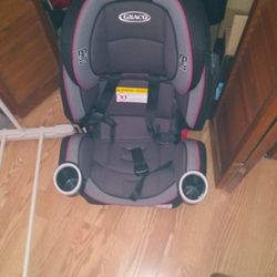 Car Seat; 10 Position Adjust Harness & Headrest; Graco Brand