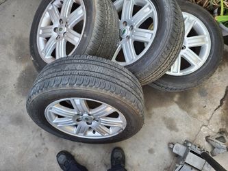 Landrover rims and tire