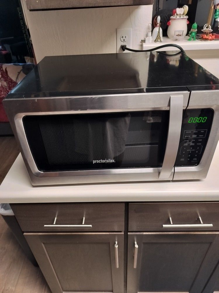 Proctor Silex Countertop Microwave Oven