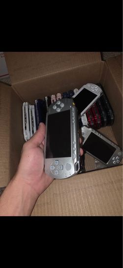 PSP Sony COMES WITH EVERYTHING YOU NEED AND MRE