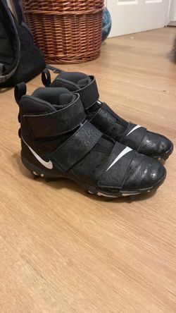 Size 5 nike football cleats 15$