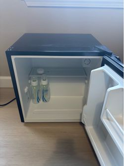 LIKE NEW Insignia 1.7 Cu. Ft. Mini Fridge (Perfect for Drink and Milk Storage)