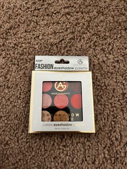 Tiny makeup palette
