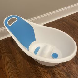 Munchkin baby bathtub