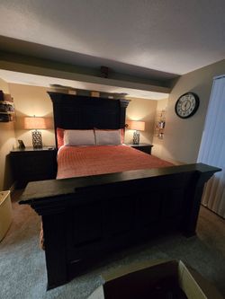 Brown Wood Queen Bedroom Set