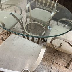 Glass Round Table 