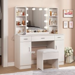 45.2in Makeup Vanity Table with Lighted Mirror