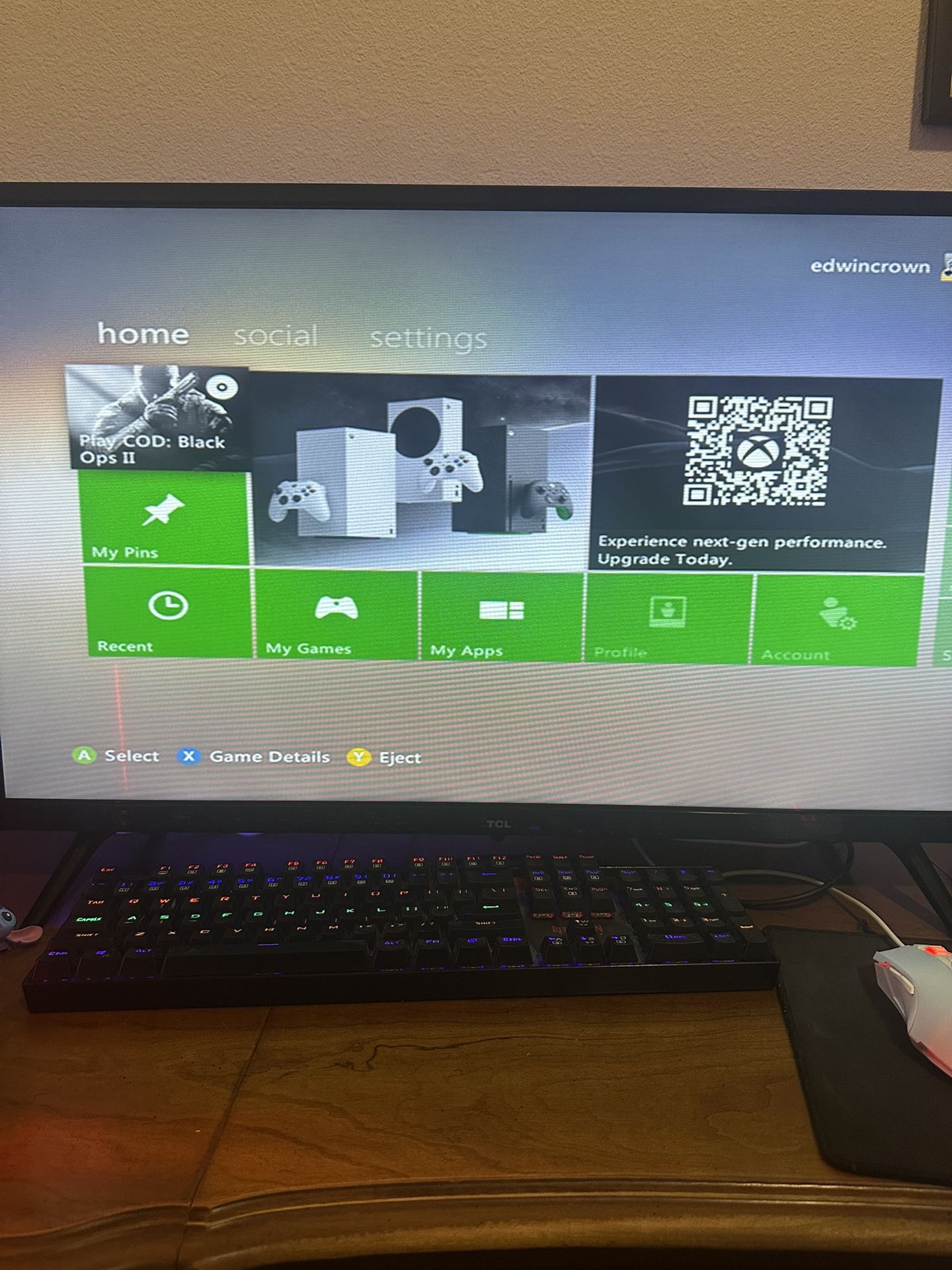 Xbox 360 Bundle – Console, 6 Controllers, and Games – Works Great