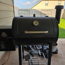 Pitboss 746 sq inch digital grill and pellet smokrr