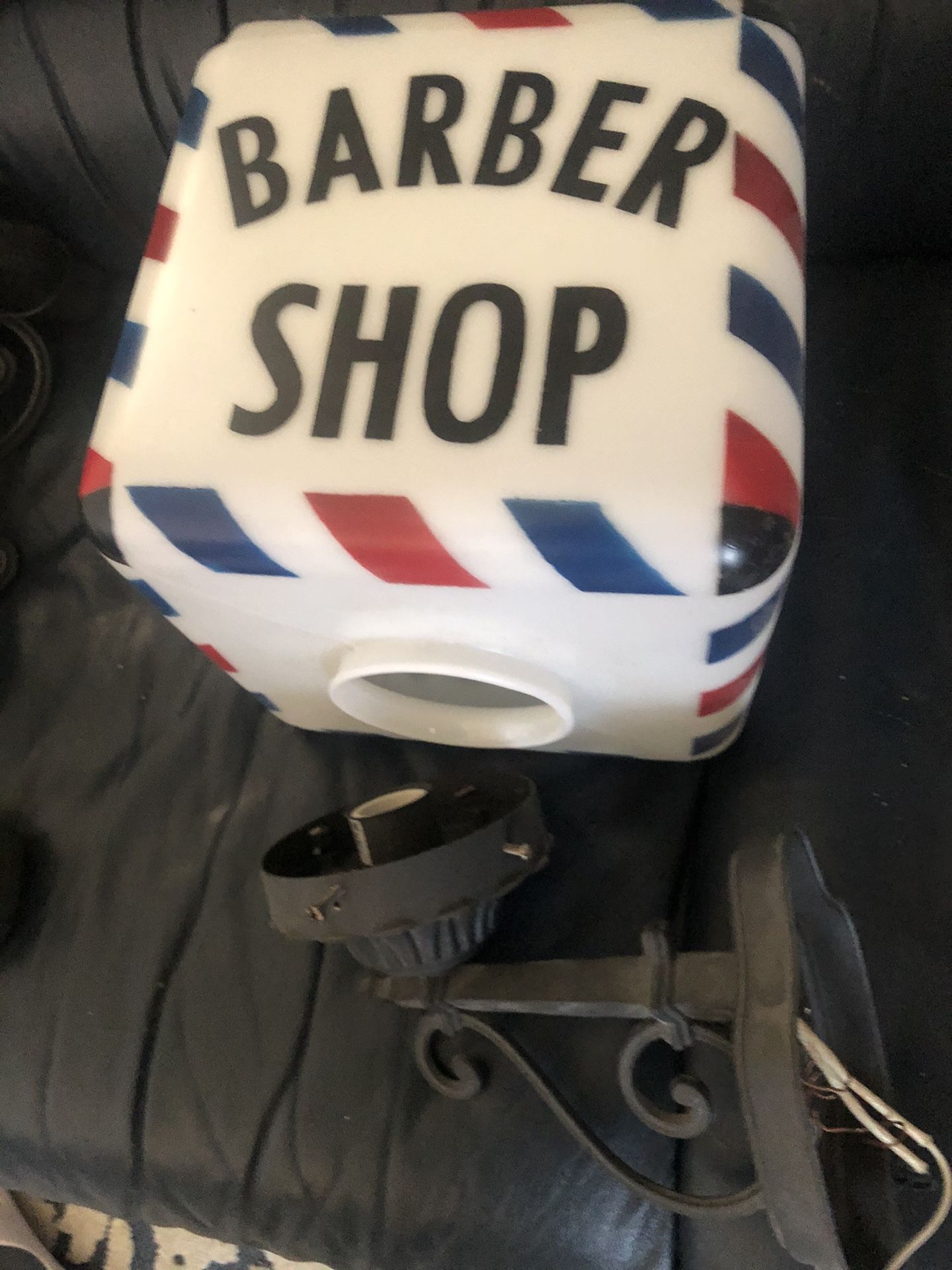 Shop globe barber