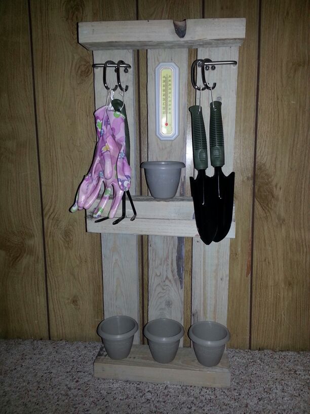 Wood pallet mild driftwood wood stain garden shelf