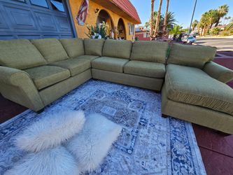 Beautiful Sectional With Lounge totally Deep Clean Good Condition olive green color like New furniture totally Deep Clean Good Condition No Stains No 