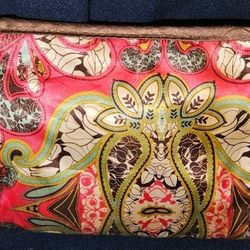 Handbags 