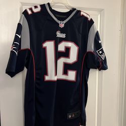 Authentic New England Patriots Tom Brady jersey size Medium,