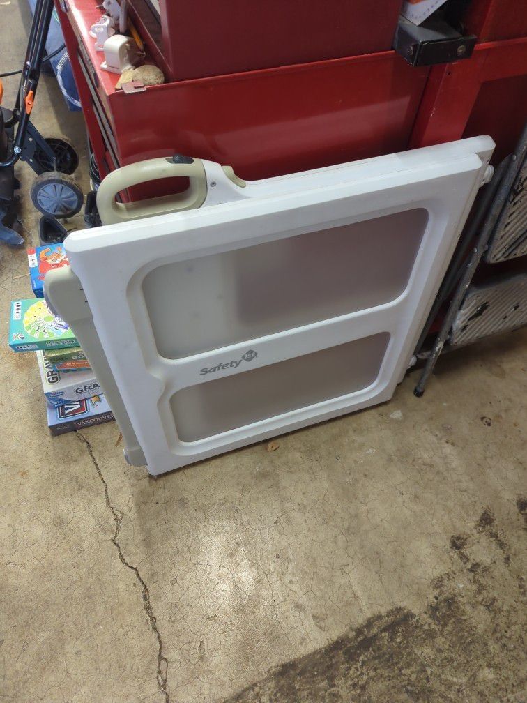 Safety 1st Baby Gate