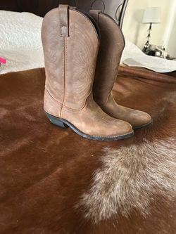 Cowgirl boots size 8.5
