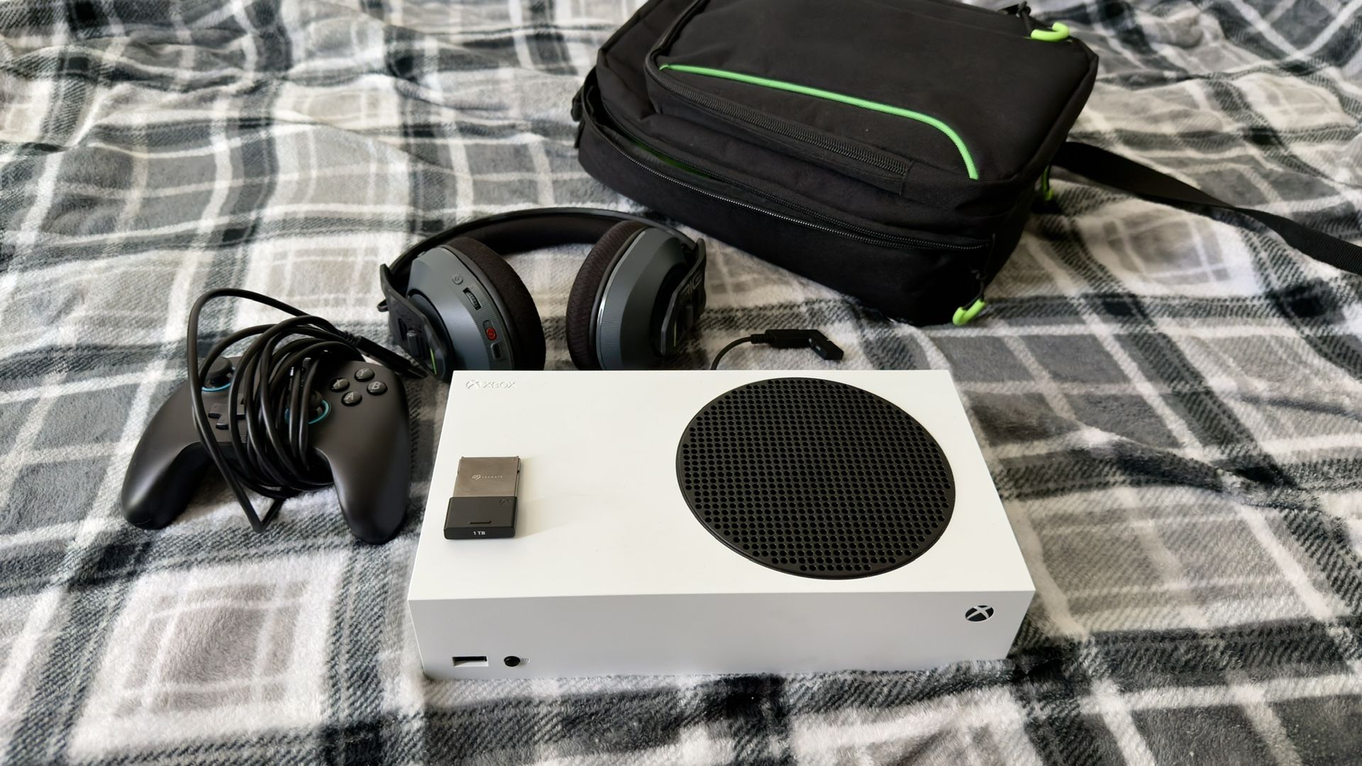 “ HOLIDAY SALE “  / XBOX SERIES S  EPIC BUNDLE  /