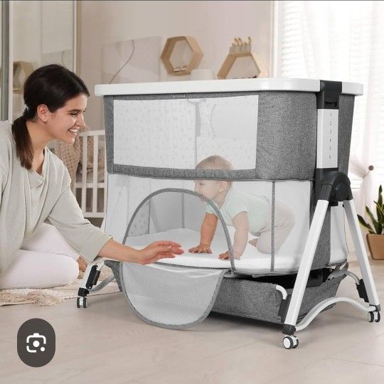 Casawiewie Swingable Bassinet Used