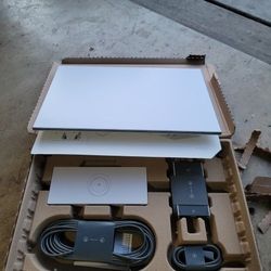 Starlink V3 Satélite Dish kit with router -UTA -232 & UTR-232 New in box $300$ Make Offer