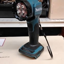 MAKITA 18V CORDLEES FLASHLIGHT (TOOL ONLY)