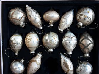 14 Piece Gold Glass Christmas Ornaments In Good Condition Very Pretty