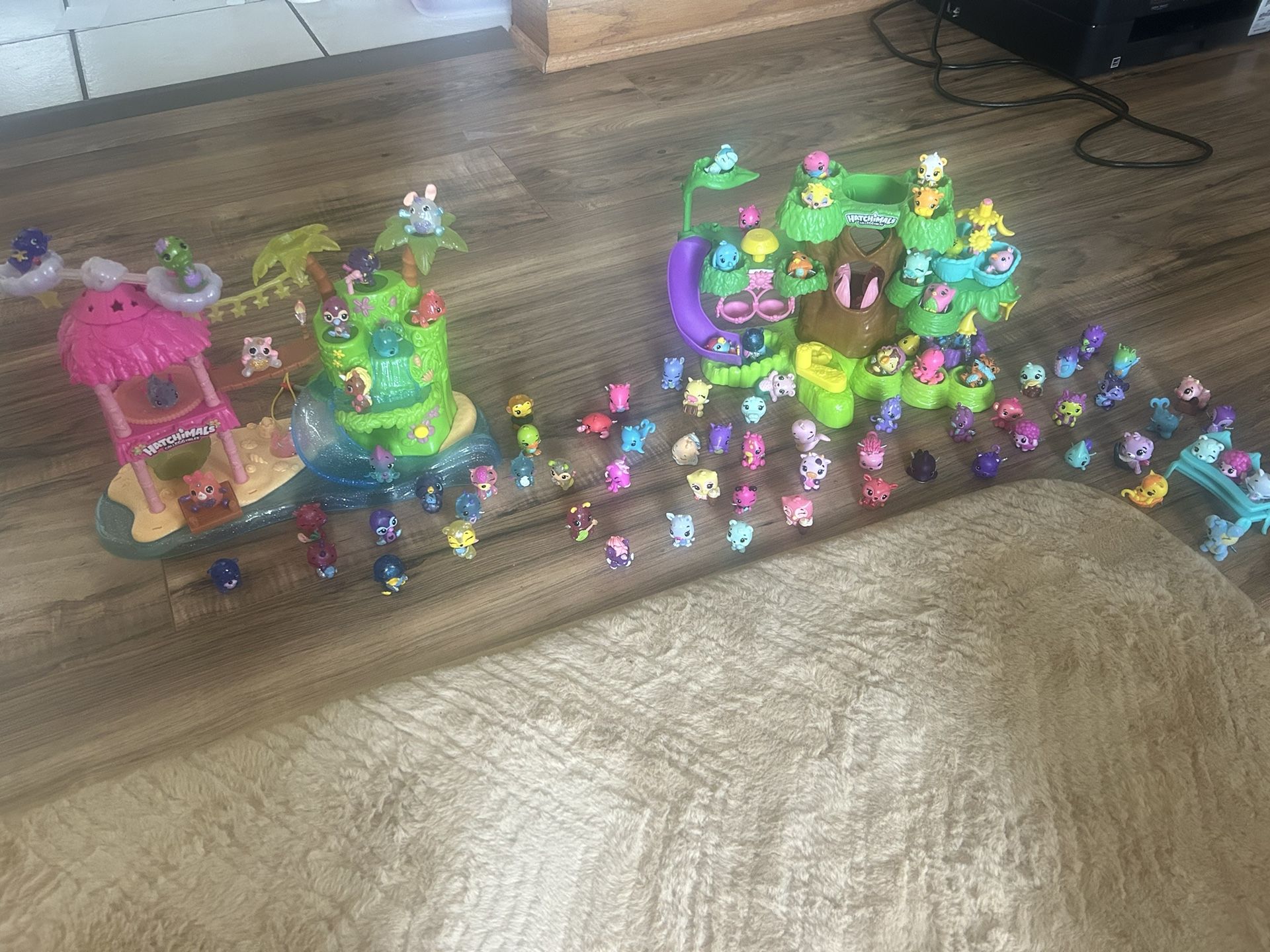 Mini Hatchimals & 2 Play sets- Lights Up