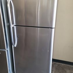 Frigidaire Apartment Size 18cu Ft Stainless Steel Top Freezer Refrigerator 