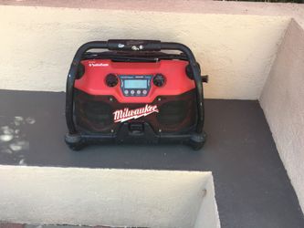 Milwaukee job site radio
