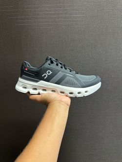 On cloudrunner 2 Wide ( Women’s)