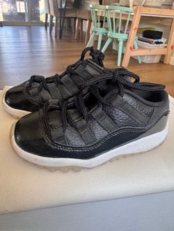 Toddler Air Jordan 11 Retro Low “72-10” – Size 9C