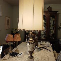  VERY VERY  UNIQUE AND  BEAUTIFUL VINTAGE  LAMP WITH  REALLY THICK  BRASS AND  MARBLE 