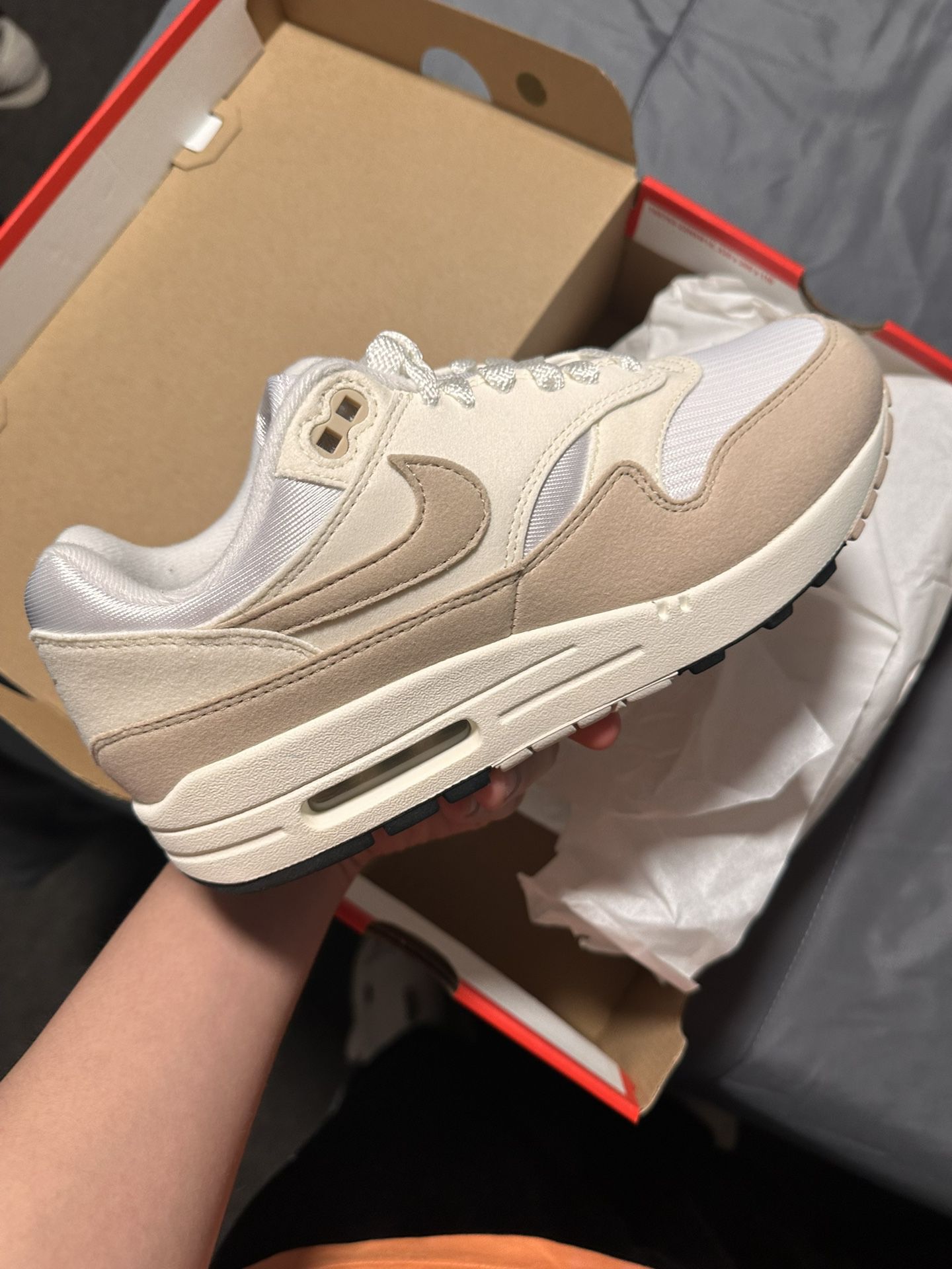 Brand New Wmns Size 7 Nike Air Max 1