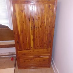 Cedar Wardrobe Read Below