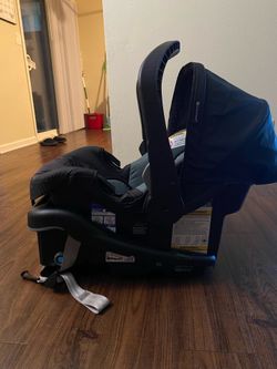 BabyTrend car seat with bottom base