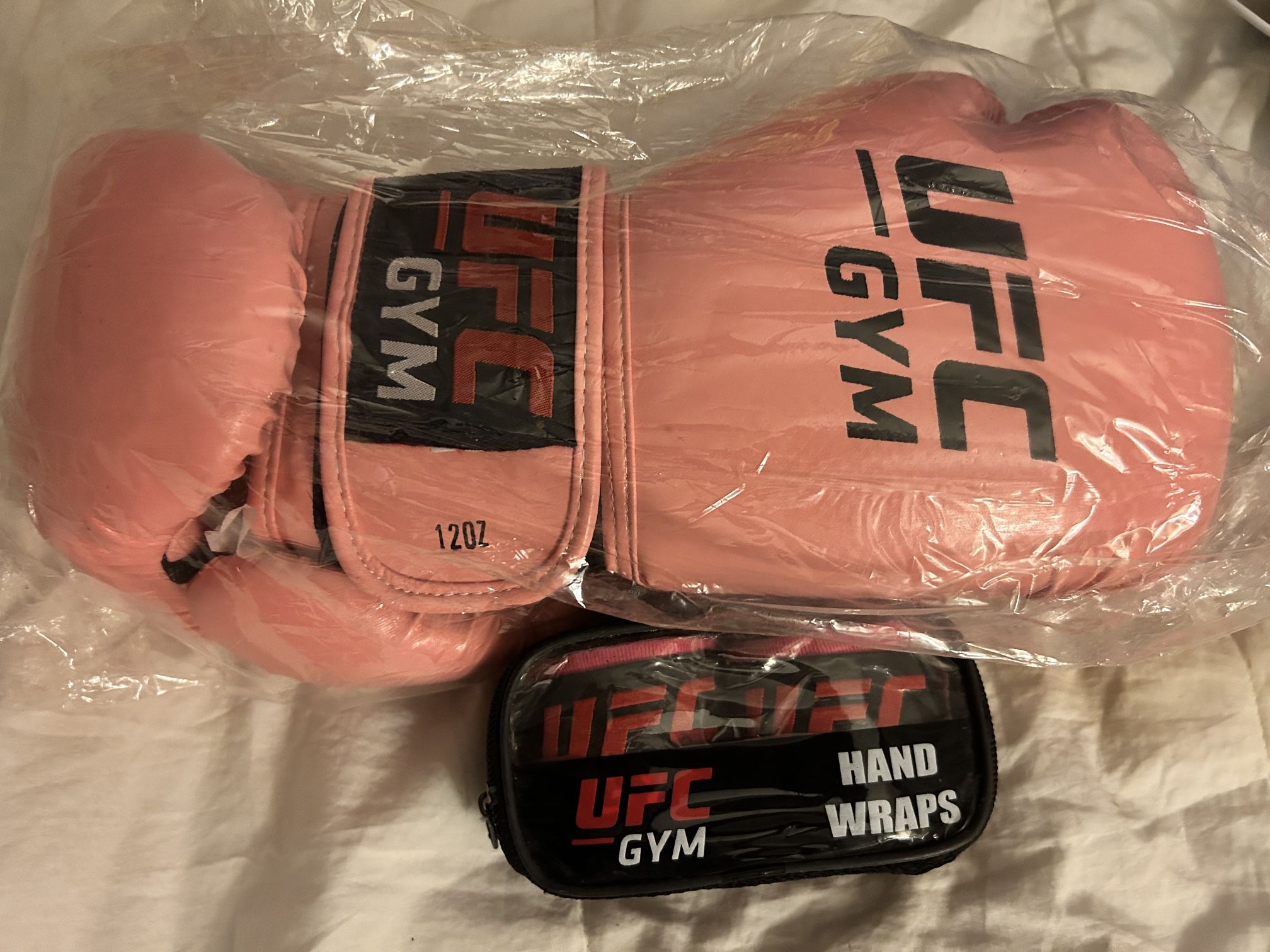 UFC Brand new Women’s Boxing Gloves And Wraps