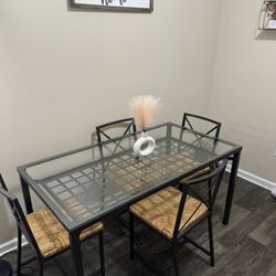 Dinning Table With 4 Chairs 