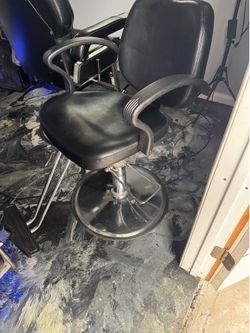 Barber/salon chair