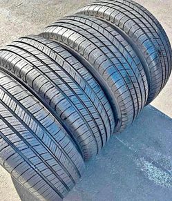 225 65 17 Michelin tires Con 80% de Vida Las 4🎃🎃🎃