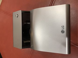 LG Ultra Short Throw Projector - 3D + 4 DLP Activates 3D Glasses