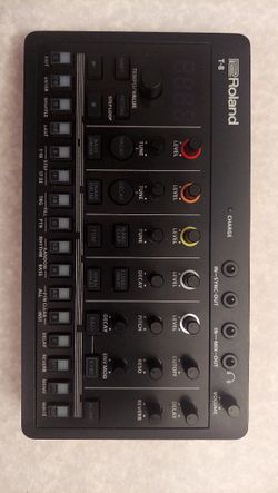 Roland Aira Compact T-8 Beat Machine.