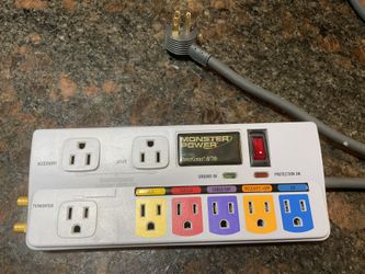 Monster Power PowerCenter AV700 Surge Protector