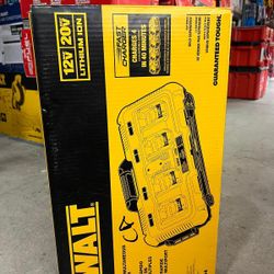 DEWALT 20V MULTI-PORT SIMULTANEOUS FAST CHARGER 