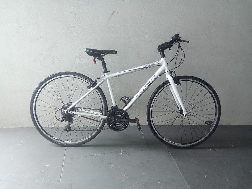 BICYCLE TREK 21 SPEED SIZE 29 BRAND NEW